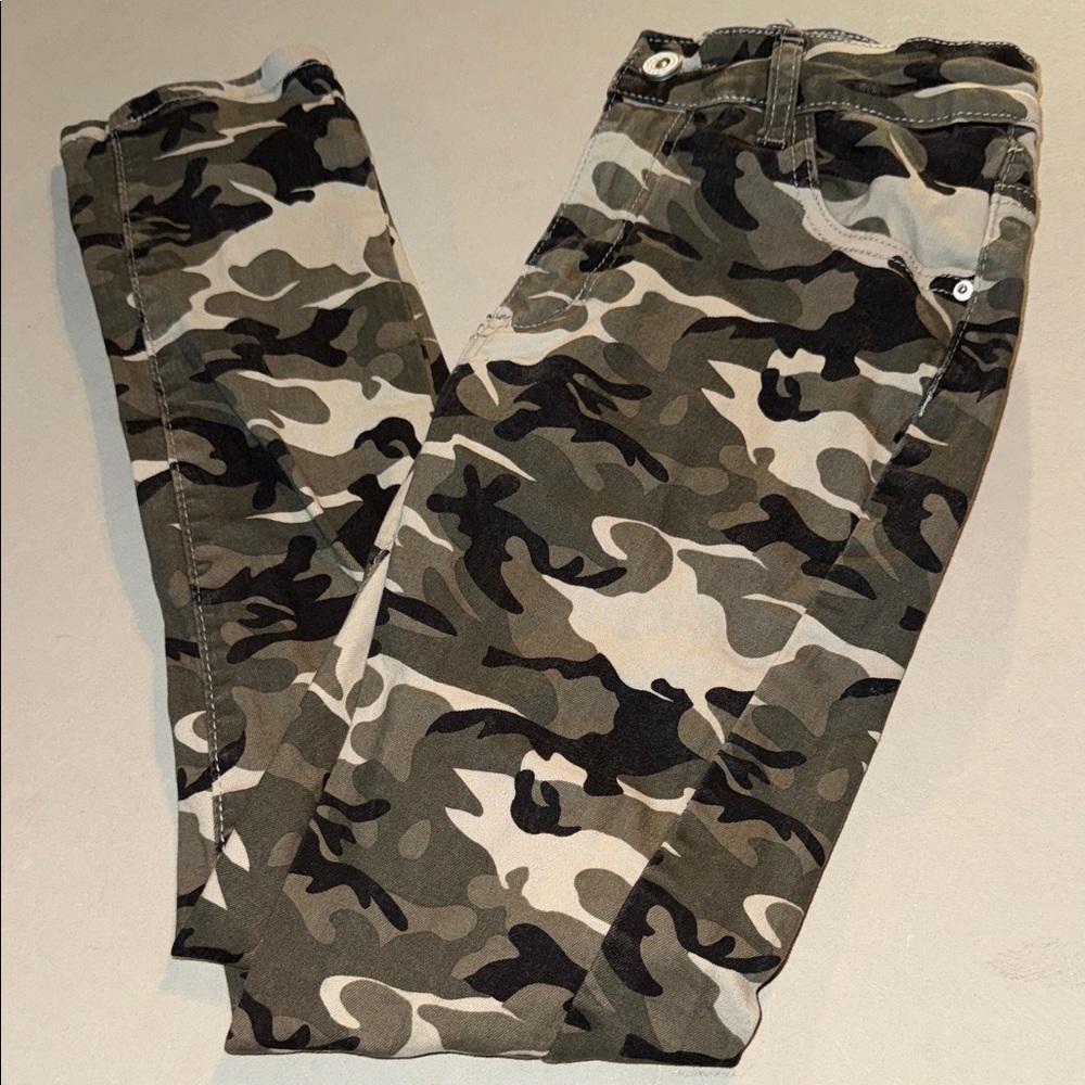 Camo Girls Bottoms 12 Y